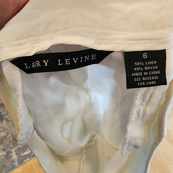Larry Levine linen rayon white cropped wideleg pants.  Size 6 - Picture 5 of 14